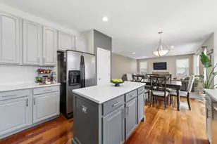 1709 Belcourt, Elgin, IL 60120 - Photo 9