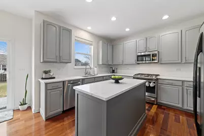 1709 Belcourt, Elgin, IL 60120 - Photo 7