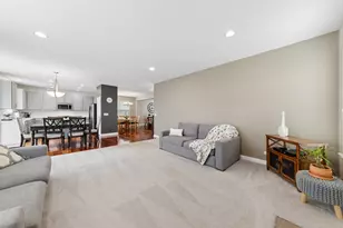 1709 Belcourt, Elgin, IL 60120 - Photo 5