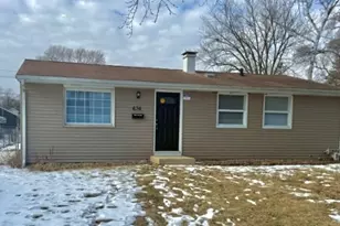 636 Jefferson Ave, Carpentersville, IL 60110 - Photo 1