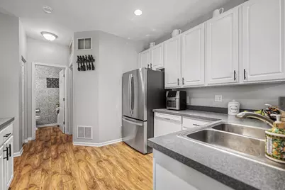 302 Tower Hill Drive #302, Saint Charles, IL 60175 - Photo 9