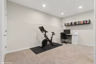 3331 W Crystal St, Chicago, IL 60651 - Photo 19