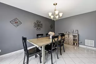 517 Danbury Dr, Carol Stream, IL 60188 - Photo 11