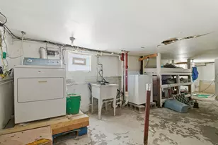 1427 S 21st Ave, Maywood, IL 60153 - Photo 9