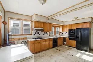 1427 S 21st Ave, Maywood, IL 60153 - Photo 5