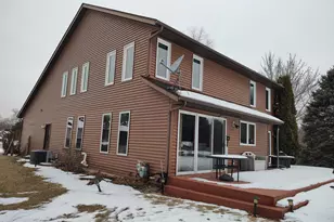 100 SW Thornhill Dr, Poplar Grove, IL 61065 - Photo 3