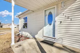 1404 Greenridge Dr, Urbana, IL 61802 - Photo 5