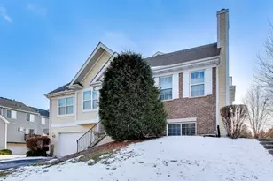 552 Lincoln Station Dr, Oswego, IL 60543 - Photo 3