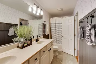 552 Lincoln Station Drive, Oswego, IL 60543 - Photo 13