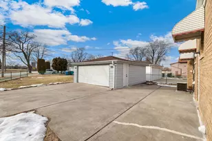 70 N Laverne Ave, Hillside, IL 60162 - Photo 23