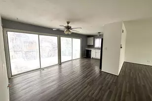 335 Shiloh Ln, Elgin, IL 60120 - Photo 7