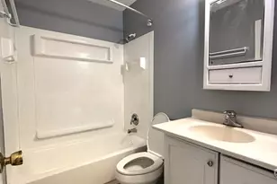 335 Shiloh Ln, Elgin, IL 60120 - Photo 9