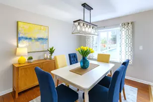 304 Jackson St, Bartlett, IL 60103 - Photo 7