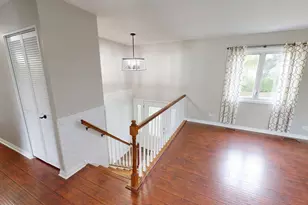 304 Jackson St, Bartlett, IL 60103 - Photo 5