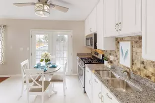 304 Jackson St, Bartlett, IL 60103 - Photo 9