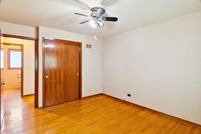 8301 Normandy Avenue, Burbank, IL 60459 - Photo 3
