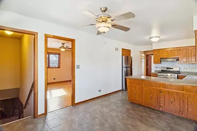 8301 Normandy Avenue, Burbank, IL 60459 - Photo 11