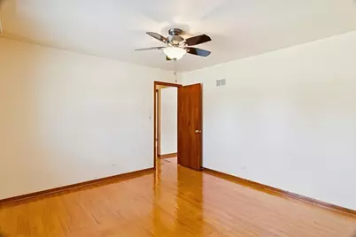 8301 Normandy Avenue, Burbank, IL 60459 - Photo 5