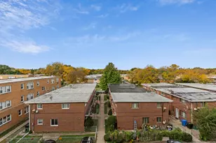 2451 W Howard St, Chicago, IL 60645 - Photo 9