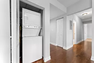 2451 W Howard St, Chicago, IL 60645 - Photo 7