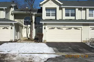 718 Sturnbridge Ln, Schaumburg, IL 60173 - Photo 1