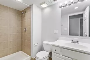 2451 W Howard St, Chicago, IL 60645 - Photo 11