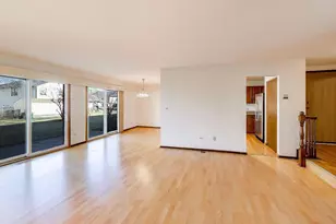 647 Cumberland Trail, Roselle, IL 60172 - Photo 5