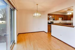 647 Cumberland Trail, Roselle, IL 60172 - Photo 7