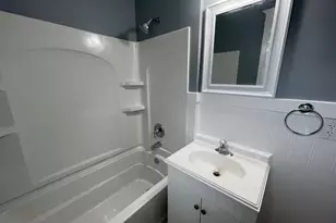 419 1/2 N 6th St, Dekalb, IL 60115 - Photo 11