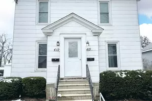 419 1/2 N 6th St, Dekalb, IL 60115 - Photo 1
