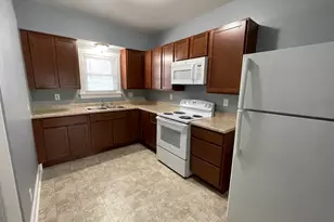 419 1/2 N 6th St, Dekalb, IL 60115 - Photo 5