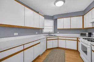 1308 Coldspring Rd, Carol Stream, IL 60188 - Photo 9