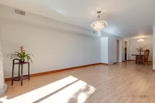 9 Oak Creek Dr, Buffalo Grove, IL 60089 - Photo 5