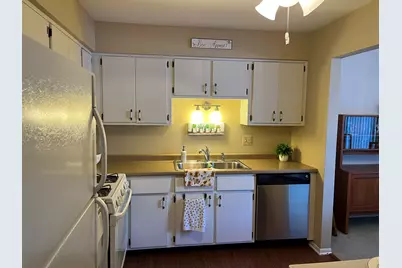 1607 Thames Court #D, Wheaton, IL 60189 - Photo 5