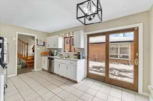 9341 S 82nd Ave, Hickory Hills, IL 60457 - Photo 5