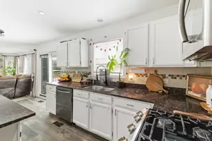 2001 Madison Ave, Gurnee, IL 60031 - Photo 9