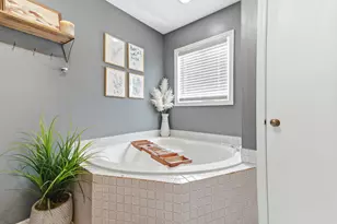 2001 Madison Ave, Gurnee, IL 60031 - Photo 19