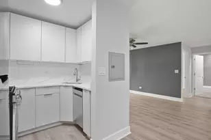 6201 N Kenmore Ave, Chicago, IL 60660 - Photo 3