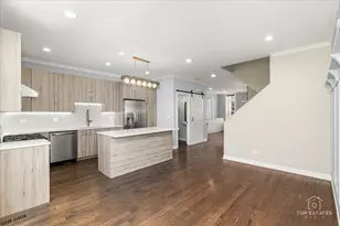 2253 W Coulter St, Chicago, IL 60608 - Photo 9