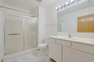 881 N Swift Rd, Addison, IL 60101 - Photo 17