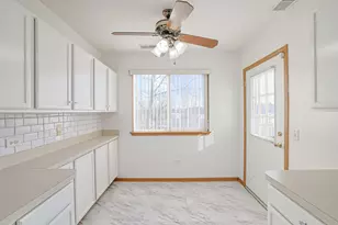 881 N Swift Rd, Addison, IL 60101 - Photo 13