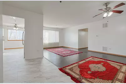 881 N Swift Road #206, Addison, IL 60101 - Photo 5