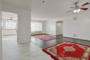 881 N Swift Rd, Addison, IL 60101 - Photo 5