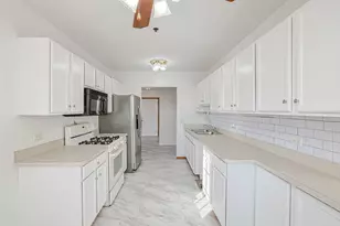 881 N Swift Rd, Addison, IL 60101 - Photo 15