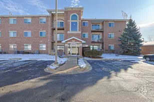 881 N Swift Rd, Addison, IL 60101 - Photo 1