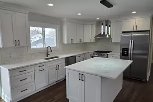 1570 Jefferson Rd, Hoffman Estates, IL 60169 - Photo 3