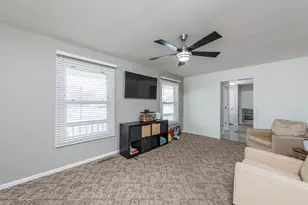 150 Old Darby Ln, Winthrop Harbor, IL 60096 - Photo 23