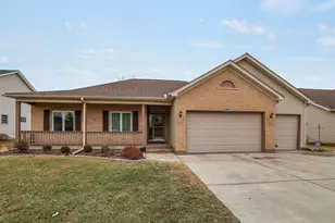 609 Prairieview Pkwy, Hampshire, IL 60140 - Photo 1