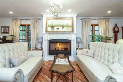 39 Mockingbird Lane, Oak Brook, IL 60523 - Photo 3