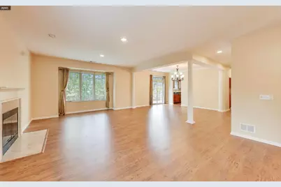 11 Beaconsfield Court, Lincolnshire, IL 60069 - Photo 7